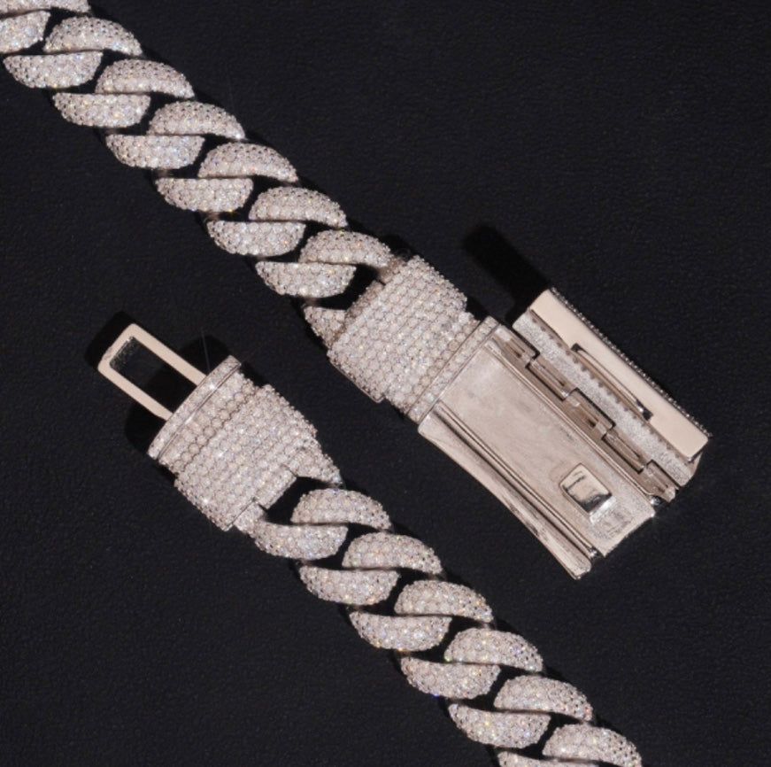 22mm Cuban Chain - 925 Silver Moissanite